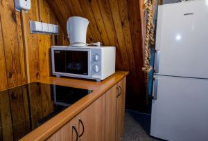Kompaktní kuchyně s indukční varnou deskou